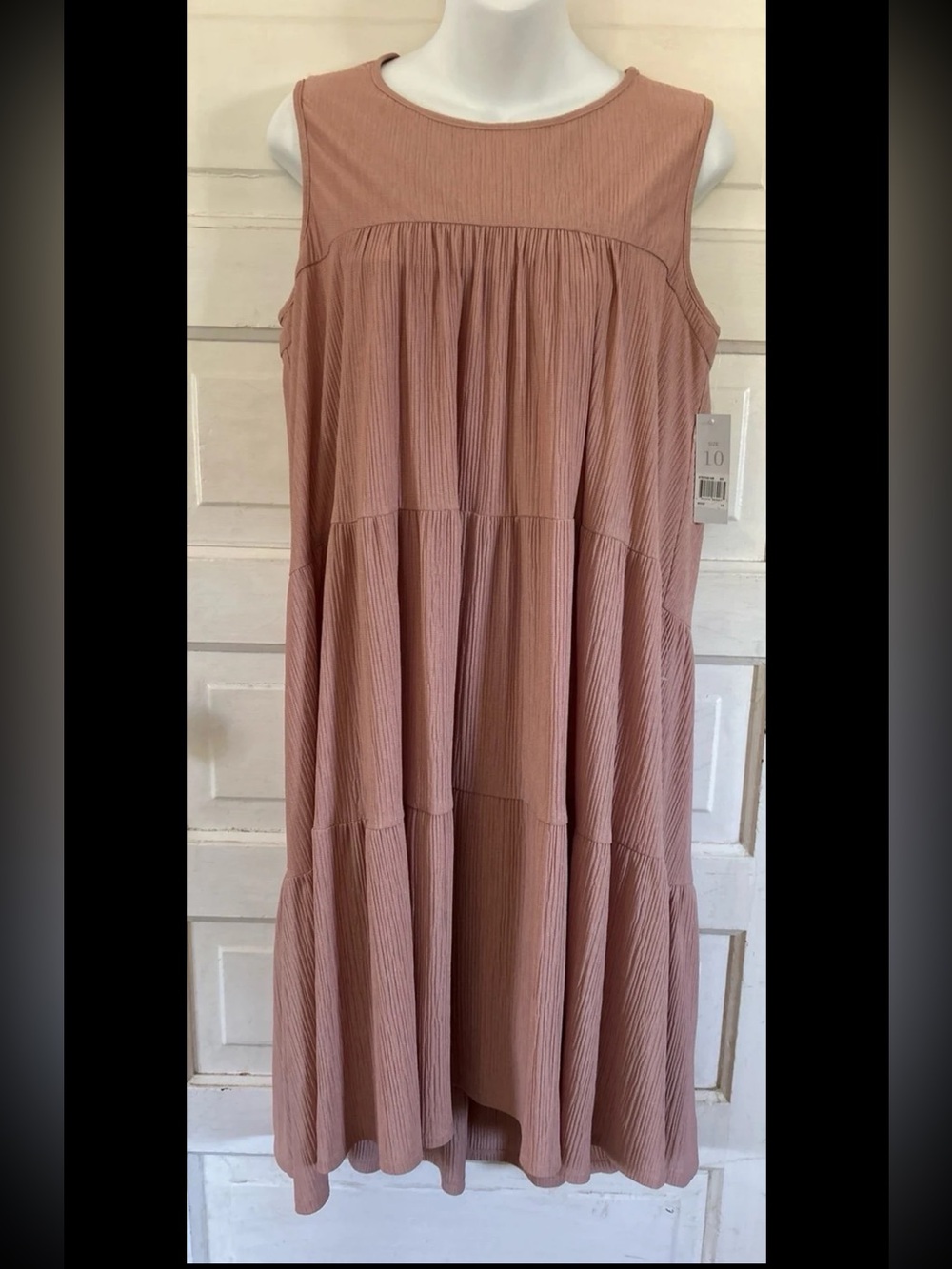 NWT Donna Morgan Sleeveless Tiered Midi Dress in Dusty Rose. Size 10